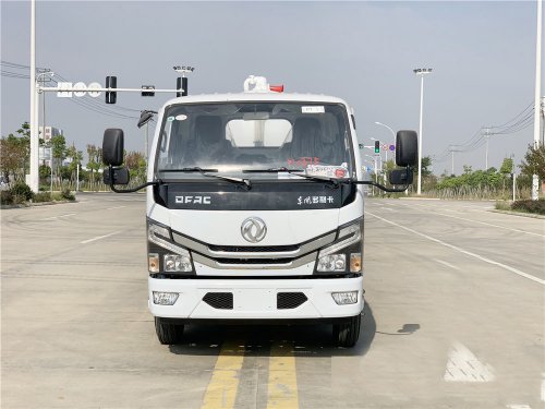 國(guó)六4.5方東風D6 吸污車(chē)