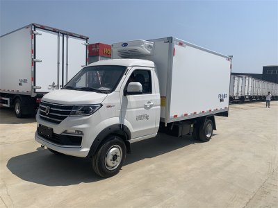 國(guó)六 金杯T50S後雙輪3.5米冷藏車(chē)