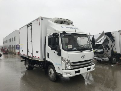 國(guó)六 上汽躍進C500自動擋4.2米冷藏車(chē)