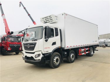 國(guó)六 東風天錦小(xiǎo)三軸7.7米冷藏車(chē)