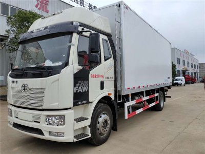 國(guó)六 解放J6L高頂雙卧6.8米冷藏車(chē)